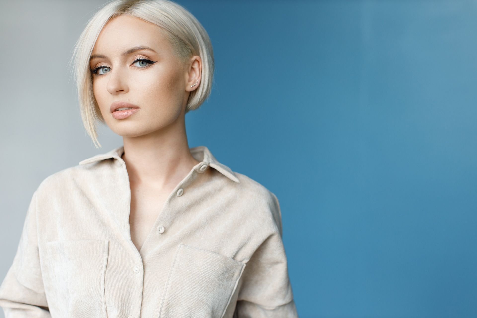 Curtain crop : voici la coupe de cheveux rajeunissante et tendance