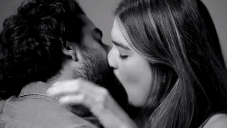 "First Kiss" : La vid&eacute;o qui va te donner envie d'embrasser le premier inconnu qui passe