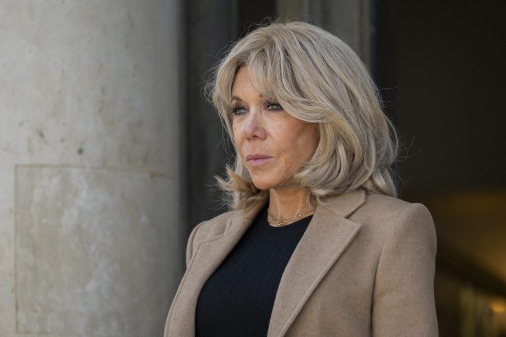 Brigitte Macron rajeunie de 10 ans avec la frange "anti-âge" du ...