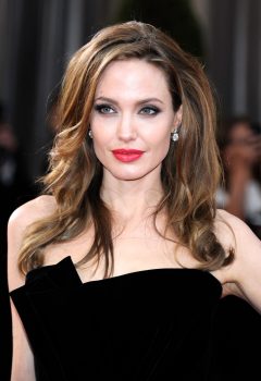 Veronika Black, le sosie d'Angelina Jolie qui affole la Toile (Photos)
