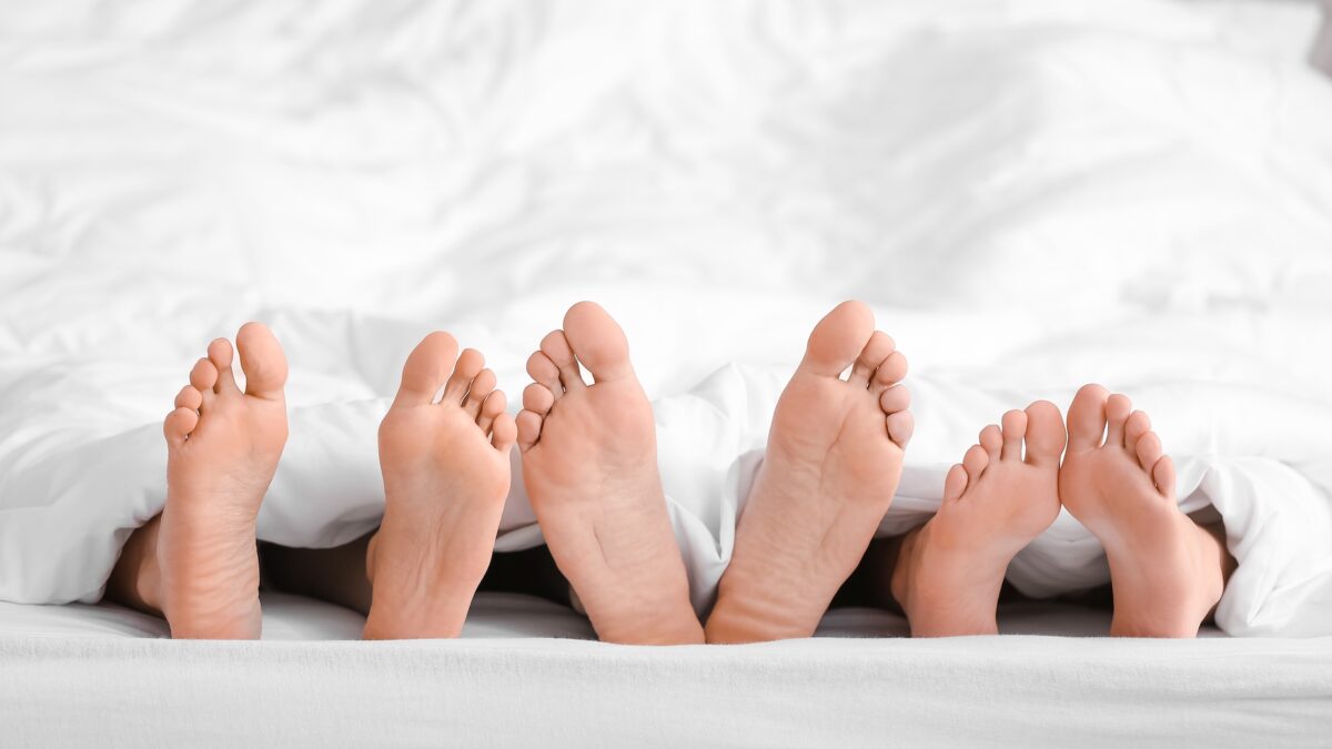 Martin, 35 ans : "Ma femme et moi avons fait un plan à trois avec un ami, tout se passait bien jusqu'à cet imprévu (il a tout gâché)"