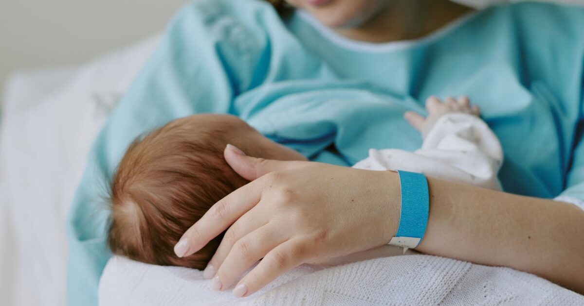 "Il est passé directement au 6 mois" : une femme accouche d'un bébé de 6 kg, comment s'explique "ce poids exceptionnel" ?