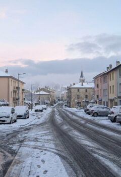 "Une &eacute;paisse couche blanche" : La neige d&eacute;barque en plaine samedi jusqu'&agrave; 10 cm dans ce quart de la France