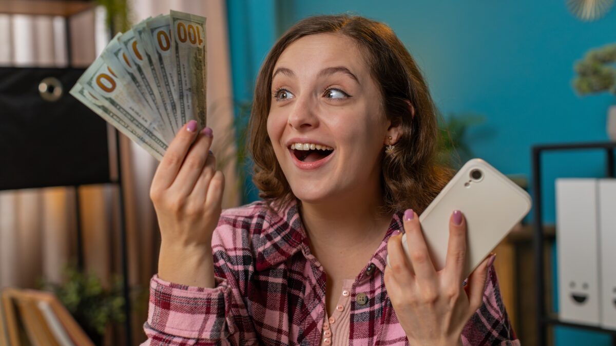 On February 12, 5 astronomical signs, you can receive a large financial gain.