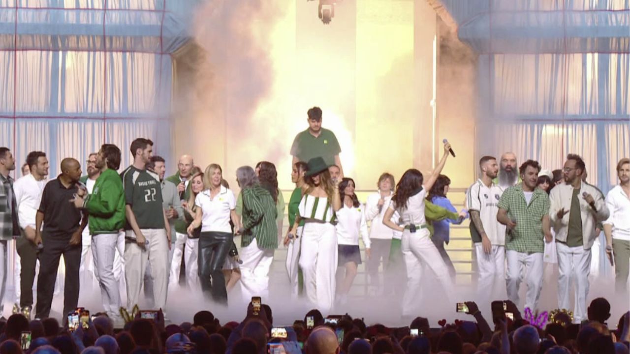 Les Enfoirés : « OMG c’était juste fou », les internautes s’enflamment après l’apparition surprise de ce célèbre duo sur scène