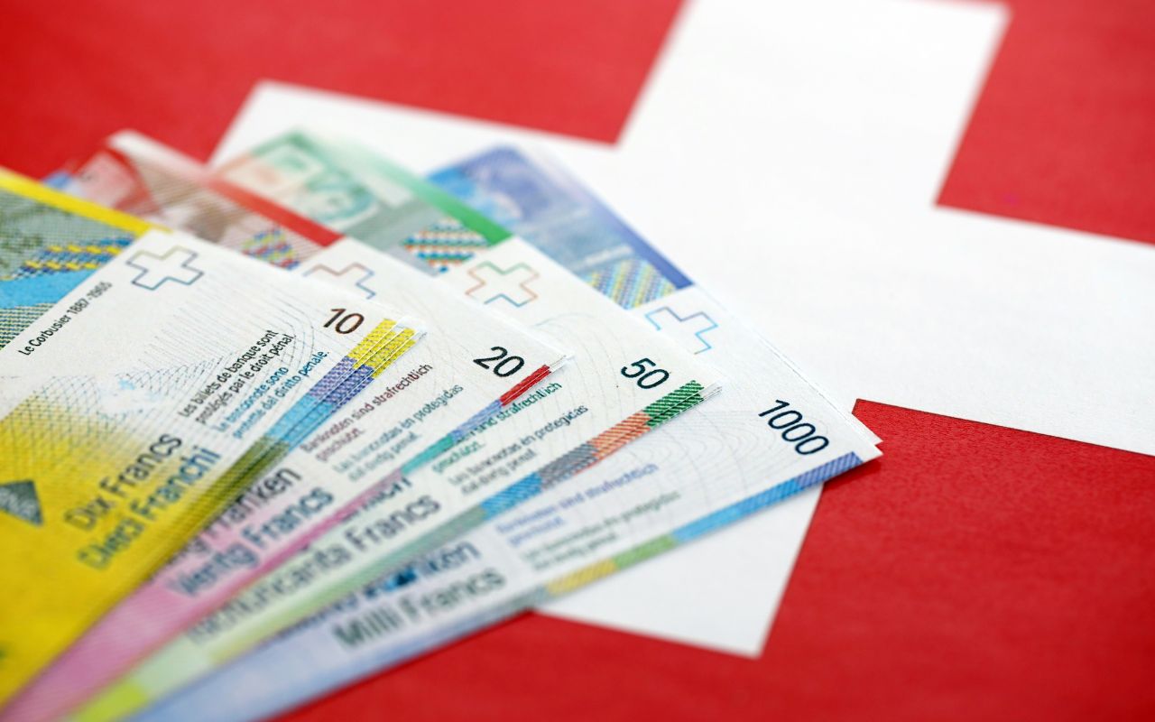 La Suisse dévoile les futurs billets de francs suisses et leur date de mise en circulation, avant de dire adieu au cash