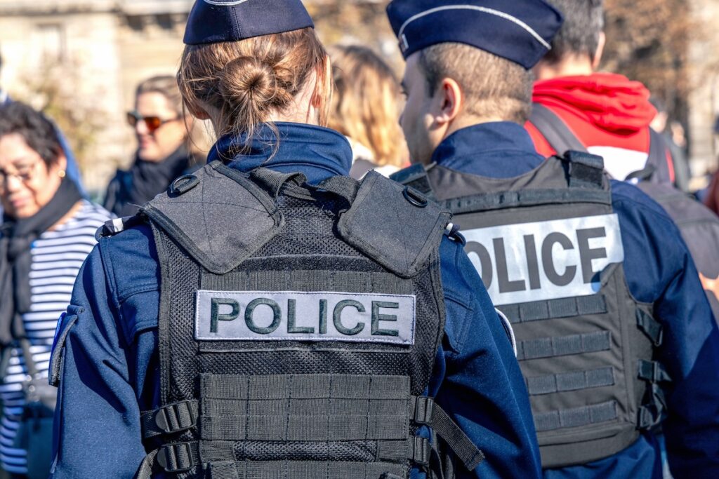 Féminicide : « Je ne peux pas sortir », il met le feu à leur appartement et enferme sa compagne qui saute par la fenêtre